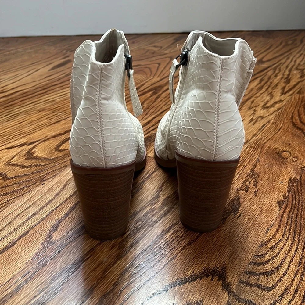 MIA Textured Booties - Picture 3 of 5